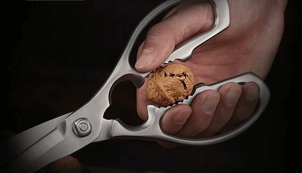 nuzky-louskani-orechu